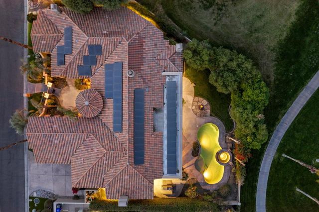 352 Crest Lake Drive, Palm Desert, CA 92211