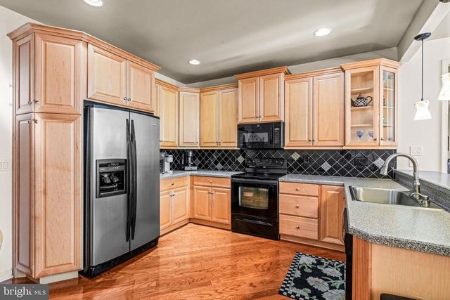 64 VILLA DR, Warminster, PA 18974