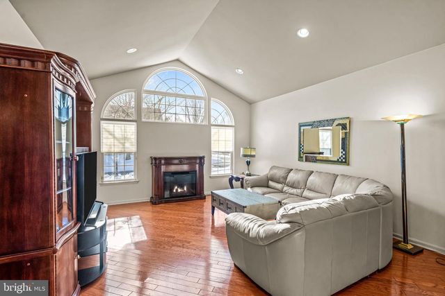 64 VILLA DR, Warminster, PA 18974