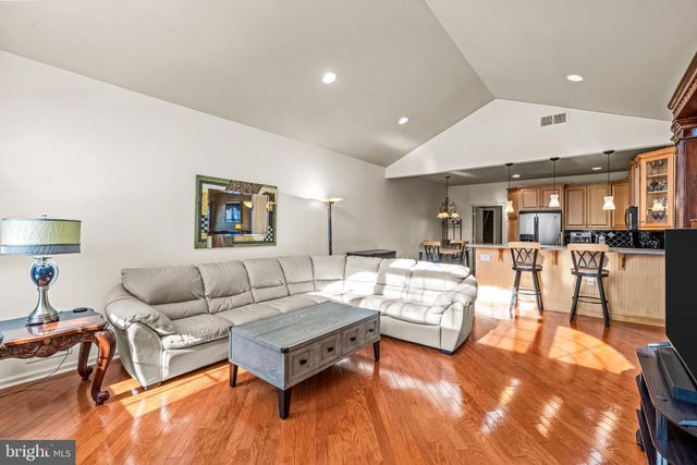 64 VILLA DR, Warminster, PA 18974