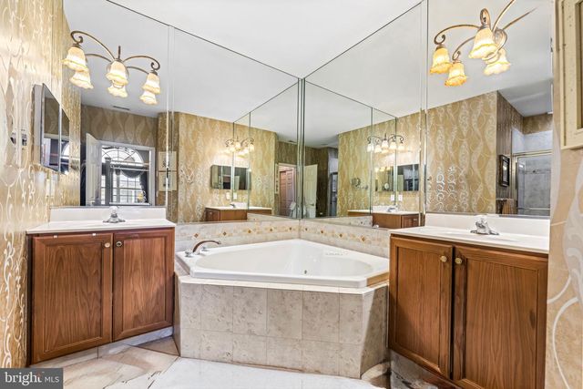 64 VILLA DR, Warminster, PA 18974