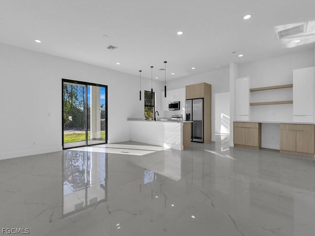 1839 Lockhaven CT, Lehigh Acres, FL 33972