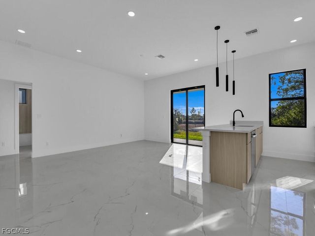 1839 Lockhaven CT, Lehigh Acres, FL 33972