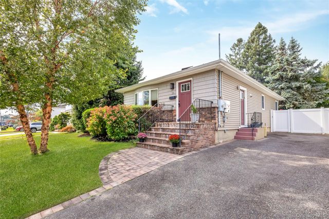 25 Frank Avenue, Farmingdale, NY 11735
