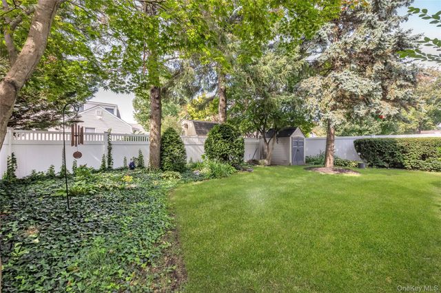25 Frank Avenue, Farmingdale, NY 11735