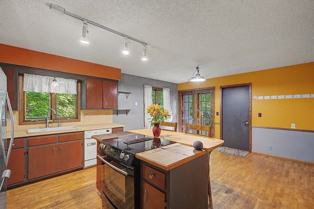 760 Ponderosa Drive, Chanhassen, MN 55317