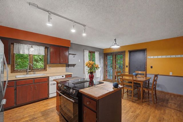 760 Ponderosa Drive, Chanhassen, MN 55317
