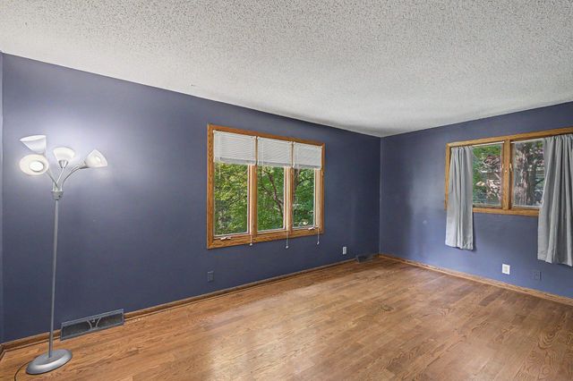 760 Ponderosa Drive, Chanhassen, MN 55317