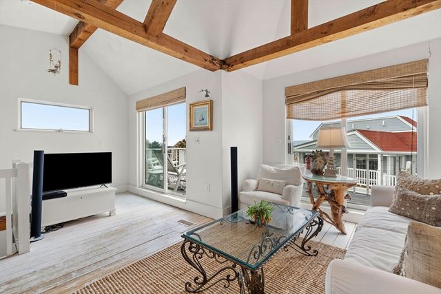 10 61st St 10, Newburyport, MA 01950