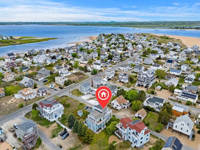 10 61st St 10, Newburyport, MA 01950