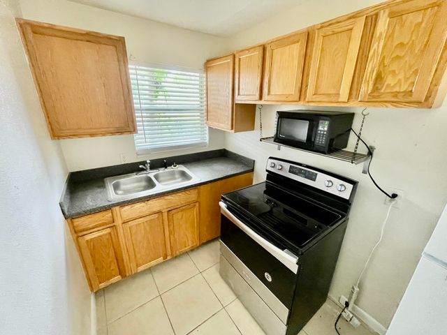 306 Johnson Avenue 7, Cape Canaveral, FL 32920