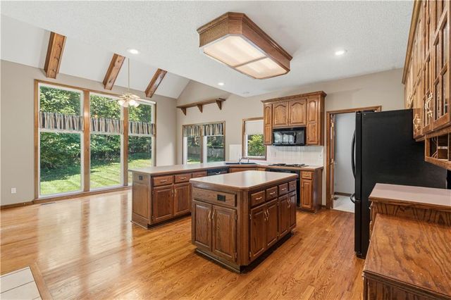 7706 N Montgall Avenue, Kansas City, MO 64119