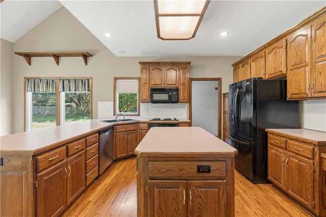 7706 N Montgall Avenue, Kansas City, MO 64119