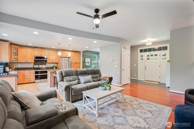 148 W Canyon View Drive, Longview, WA 98632