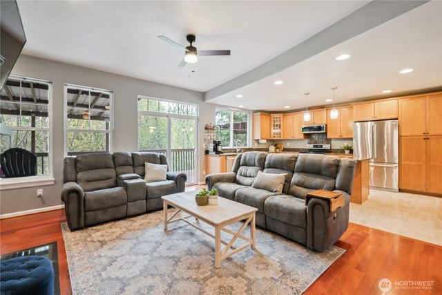 148 W Canyon View Drive, Longview, WA 98632