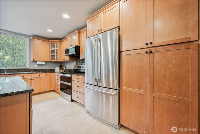 148 W Canyon View Drive, Longview, WA 98632