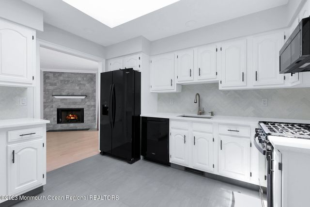 32 College Avenue, Eatontown, NJ 07724