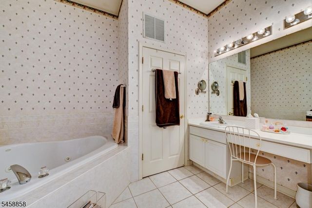 1409 Four Seasons Dr 1409, Wayne Twp., NJ 07470