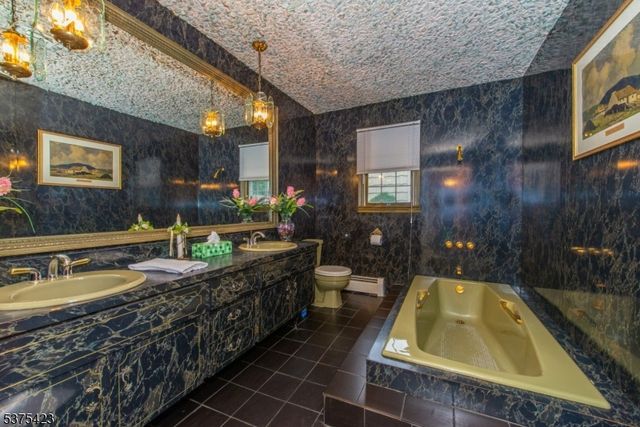 118 Country Ln, Clifton City, NJ 07013