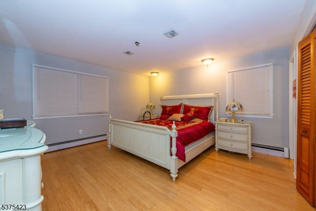 118 Country Ln, Clifton City, NJ 07013