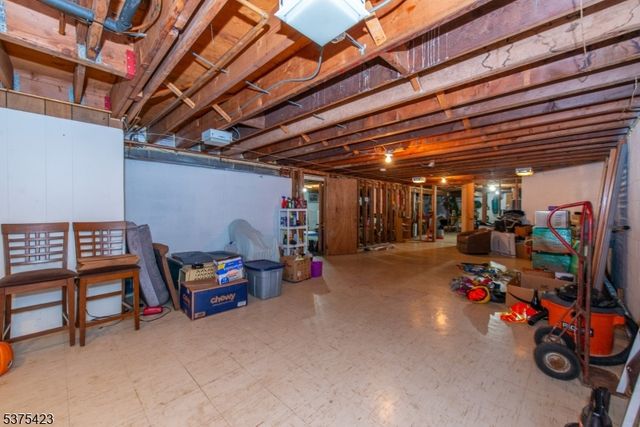 118 Country Ln, Clifton City, NJ 07013