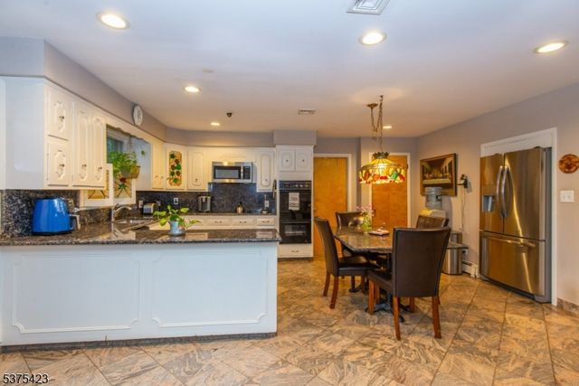 118 Country Ln, Clifton City, NJ 07013