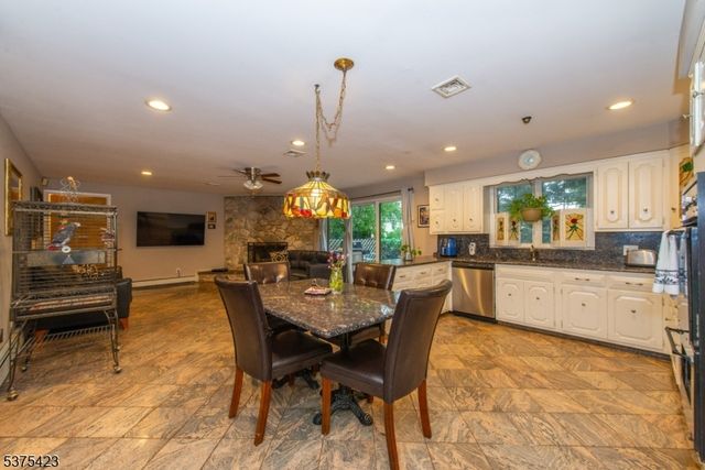 118 Country Ln, Clifton City, NJ 07013