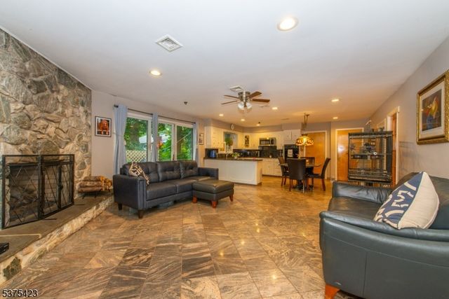 118 Country Ln, Clifton City, NJ 07013