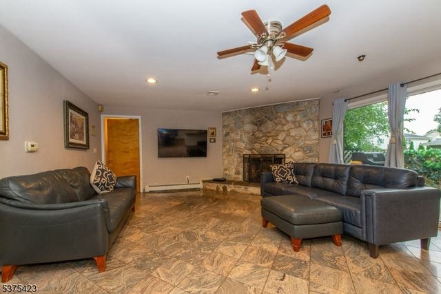 118 Country Ln, Clifton City, NJ 07013