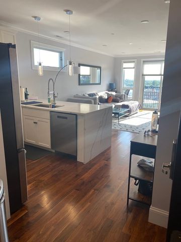 519 Broadway PH8, Somerville, MA 02145