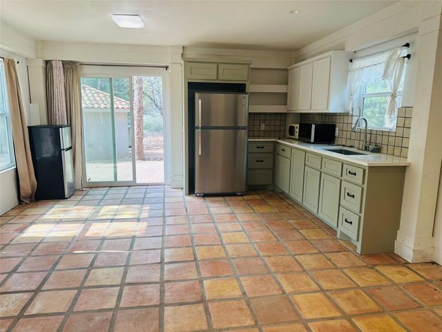 1053 Elm Crest Drive, New Ulm, TX 78950