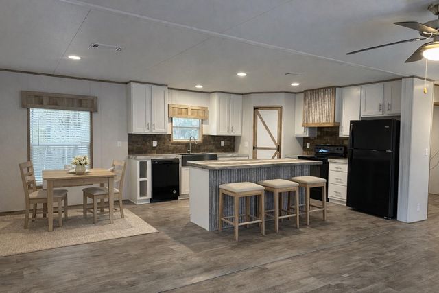 1053 Elm Crest Drive, New Ulm, TX 78950