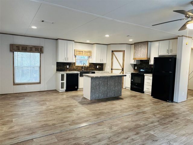 1053 Elm Crest Drive, New Ulm, TX 78950