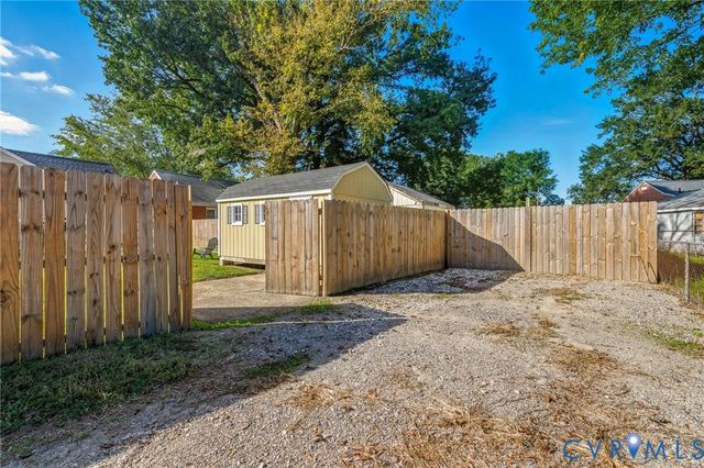 307 Washington Ave, Colonial Heights, VA 23834