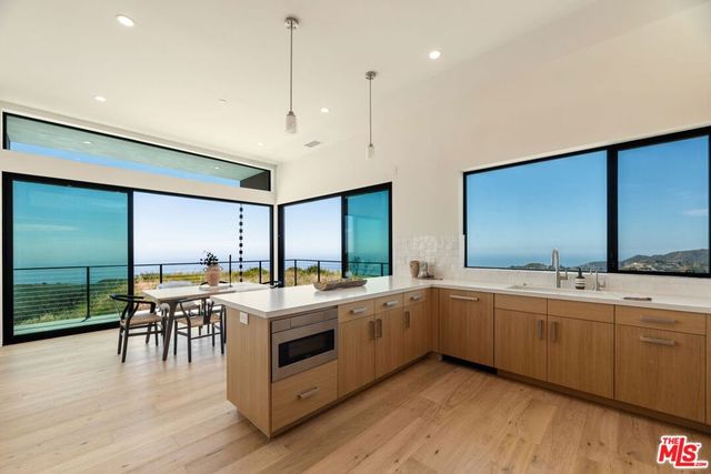 2165 E Little Las Flores Road, Topanga, CA 90290