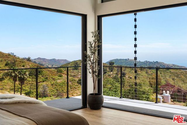 2165 E Little Las Flores Road, Topanga, CA 90290