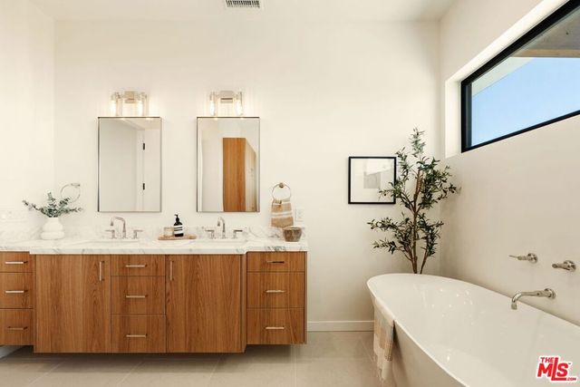 2165 E Little Las Flores Road, Topanga, CA 90290