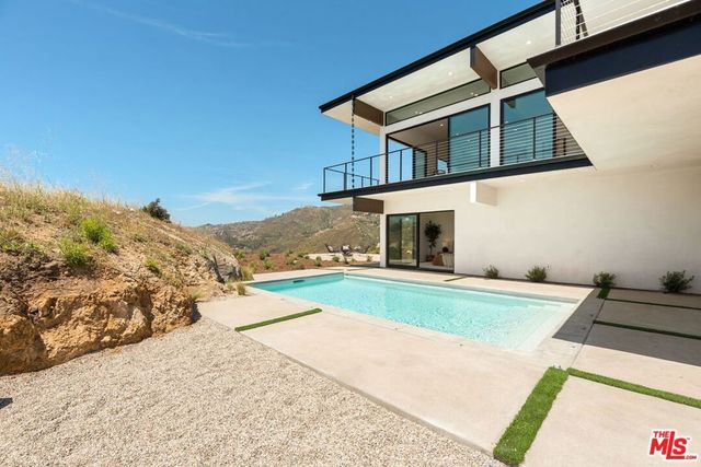 2165 E Little Las Flores Road, Topanga, CA 90290