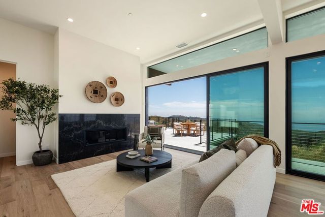 2165 E Little Las Flores Road, Topanga, CA 90290
