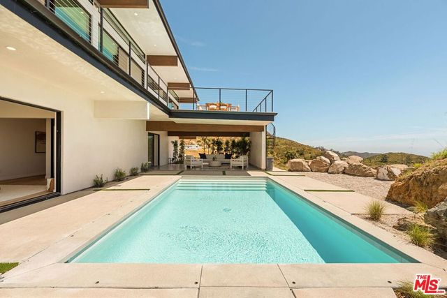 2165 E Little Las Flores Road, Topanga, CA 90290