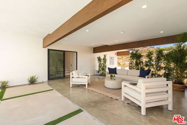 2165 E Little Las Flores Road, Topanga, CA 90290
