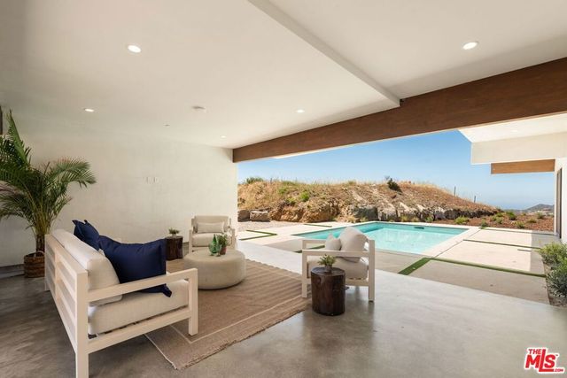 2165 E Little Las Flores Road, Topanga, CA 90290