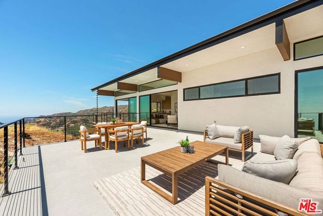2165 E Little Las Flores Road, Topanga, CA 90290