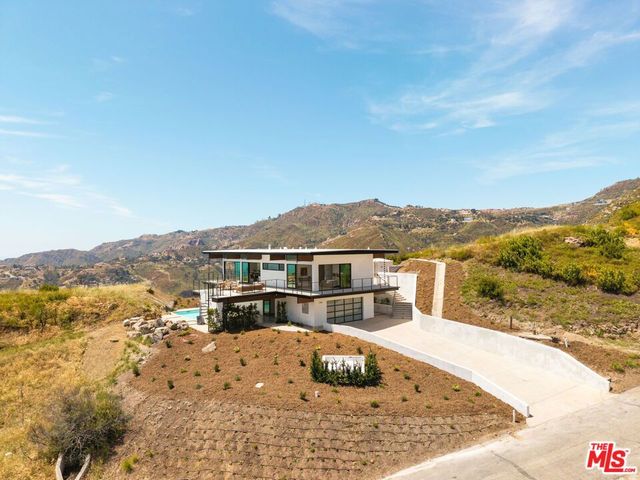 2165 E Little Las Flores Road, Topanga, CA 90290