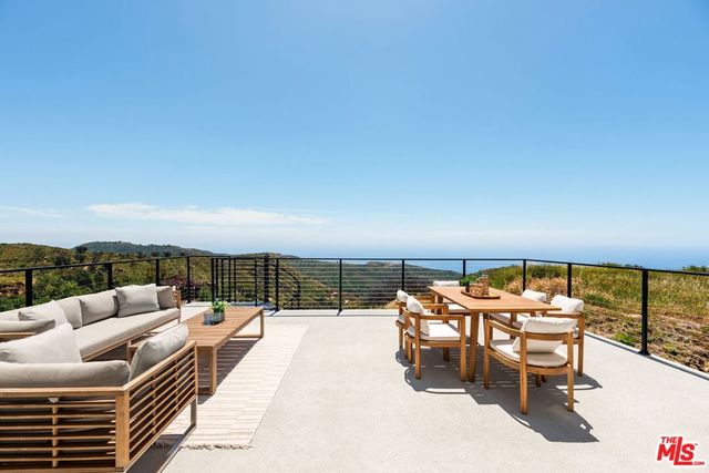 2165 E Little Las Flores Road, Topanga, CA 90290