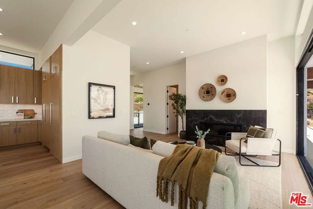 2165 E Little Las Flores Road, Topanga, CA 90290