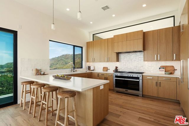 2165 E Little Las Flores Road, Topanga, CA 90290