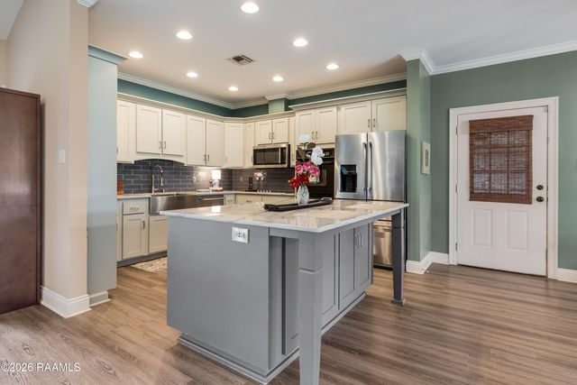 1801 Pembroke Street, New Iberia, LA 70563