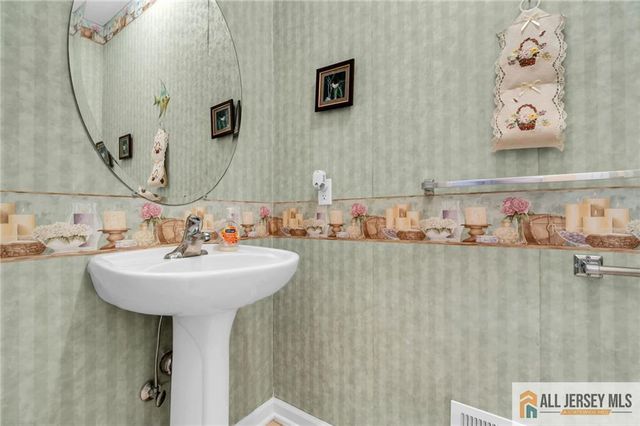 3 Silcox Place, Somerset, NJ 08873