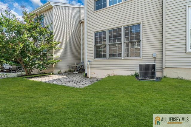 3 Silcox Place, Somerset, NJ 08873